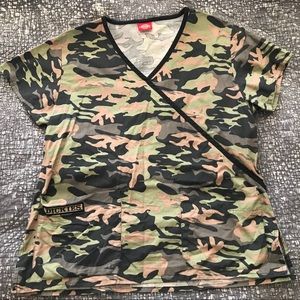 Dickies Camo small scrub top